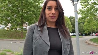 НЕМЕЦКИЙ РАЗВЕДЧИК - ПОДРОСТОК С ОБВИСШИМИ СИСЬКАМИ СОБЛАЗНЯЕТСЯ ТРАХНУТЬСЯ НА УЛИЧНОМ КАСТИНГЕ В ГЕРМАНИИ порно