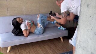 Красивая латиноамериканская модель-подросток трахает старого фотографа - секс от первого лица порно